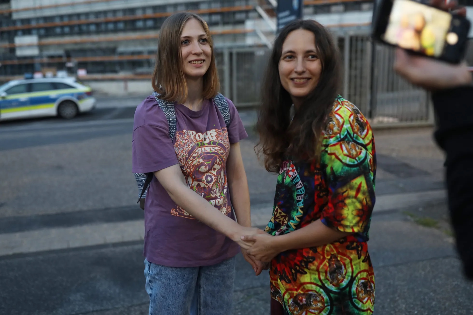 Sasha Skochilenko avec sa petite amie Sonya Subbotina en Allemagne. David Frenkel / Mediazona